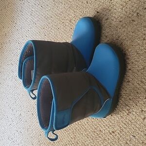 Croc Snowboots size 10